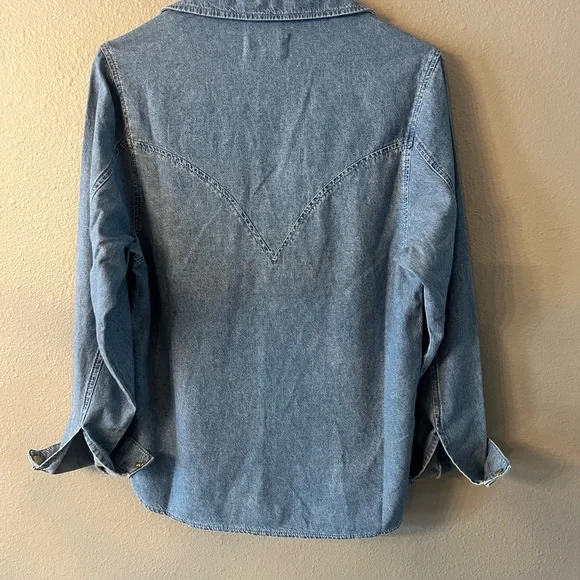 👑NWOT Triarchy Light Blue Button Up Denim Shirt XS - Picture 4 of 10